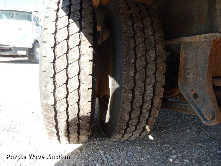 image for item DJ8147 1986 Great Dane GPD-48 drop deck trailer