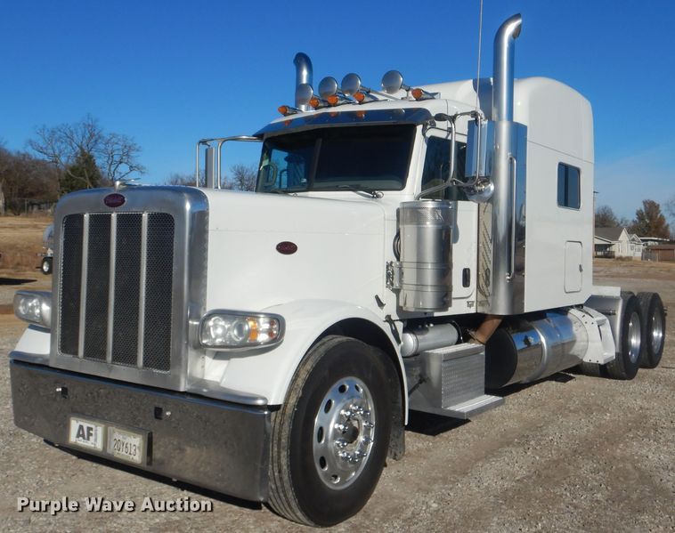 image for item DJ8572 2012 Peterbilt 389  semi truck