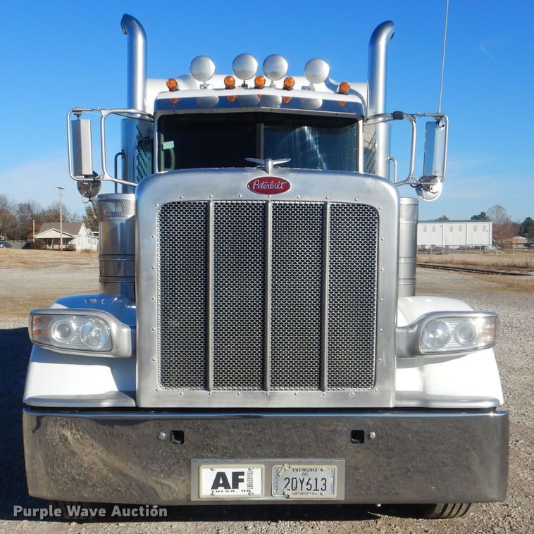 image for item DJ8572 2012 Peterbilt 389  semi truck
