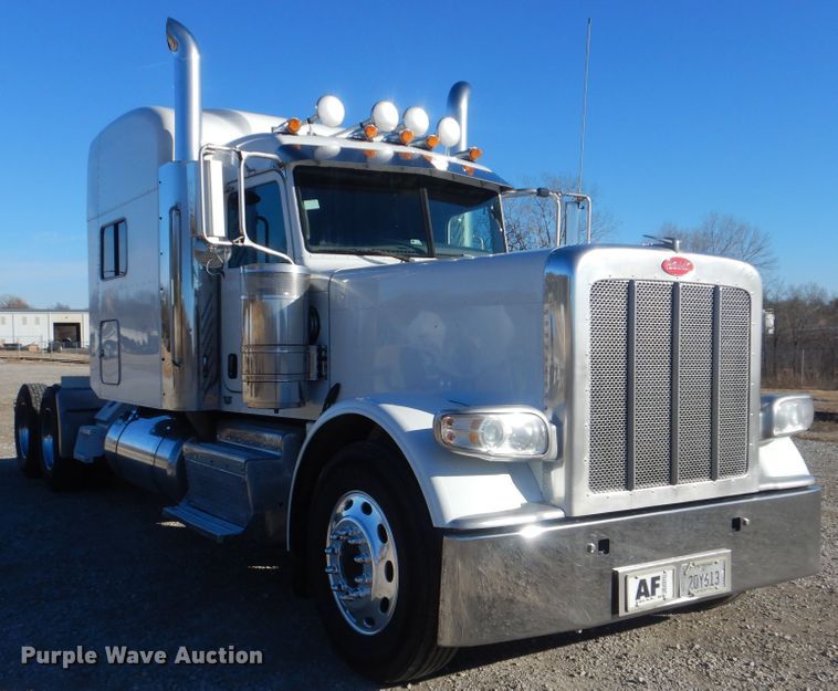 image for item DJ8572 2012 Peterbilt 389  semi truck