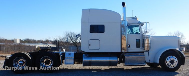 image for item DJ8572 2012 Peterbilt 389  semi truck