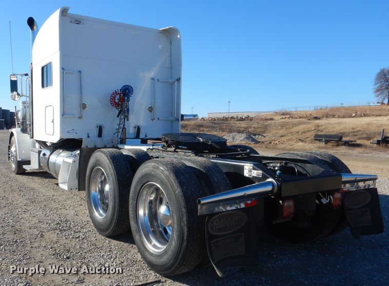 image for item DJ8572 2012 Peterbilt 389  semi truck
