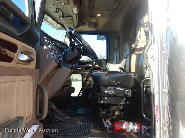 image for item DJ8572 2012 Peterbilt 389  semi truck