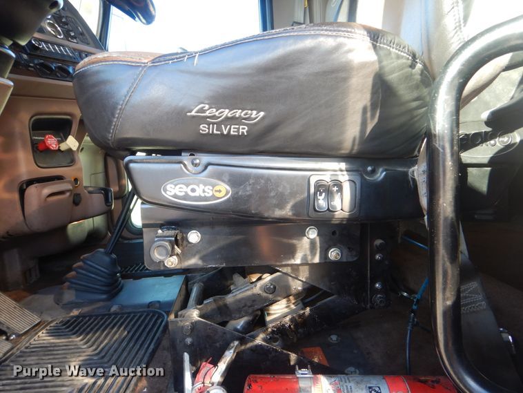 image for item DJ8572 2012 Peterbilt 389  semi truck