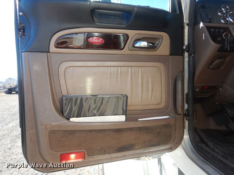 image for item DJ8572 2012 Peterbilt 389  semi truck