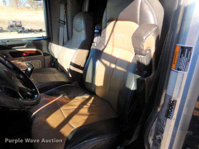 image for item DJ8572 2012 Peterbilt 389  semi truck