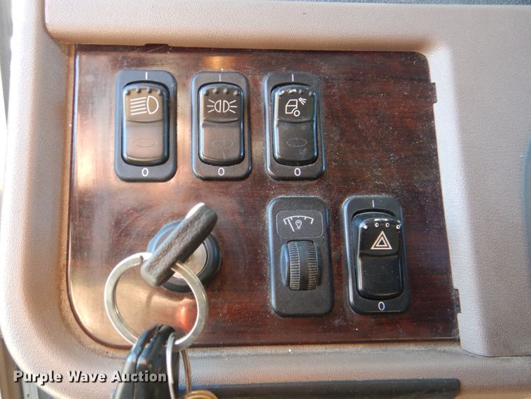 image for item DJ8572 2012 Peterbilt 389  semi truck