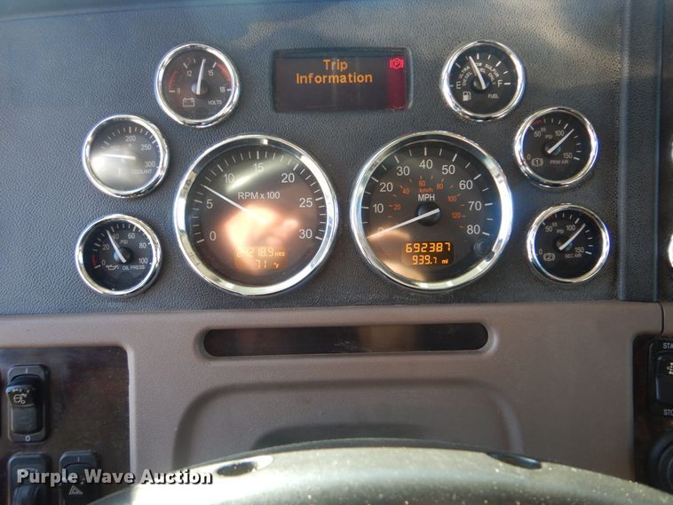 image for item DJ8572 2012 Peterbilt 389  semi truck