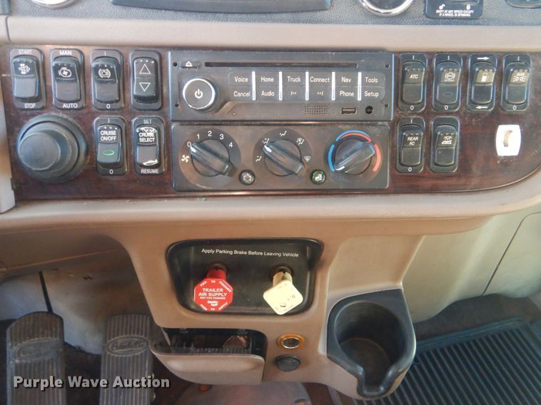 image for item DJ8572 2012 Peterbilt 389  semi truck