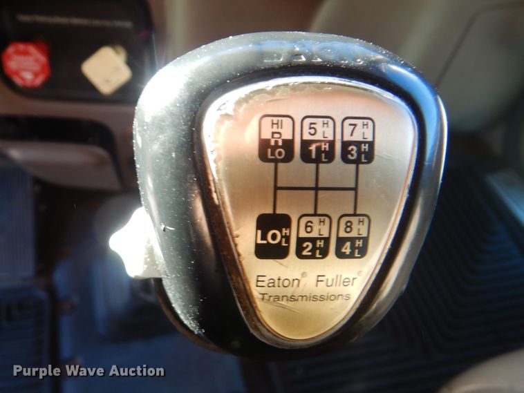 image for item DJ8572 2012 Peterbilt 389  semi truck