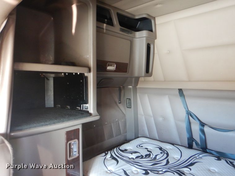 image for item DJ8572 2012 Peterbilt 389  semi truck