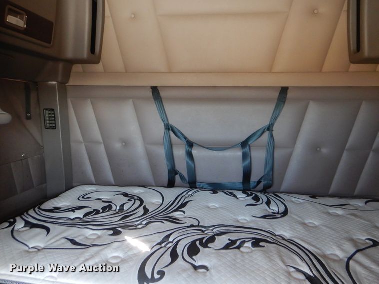 image for item DJ8572 2012 Peterbilt 389  semi truck