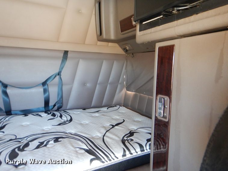 image for item DJ8572 2012 Peterbilt 389  semi truck