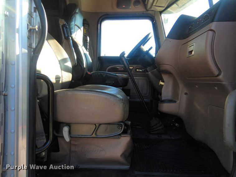 image for item DJ8572 2012 Peterbilt 389  semi truck