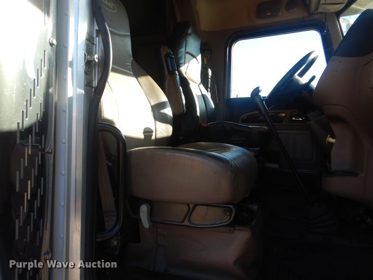 image for item DJ8572 2012 Peterbilt 389  semi truck