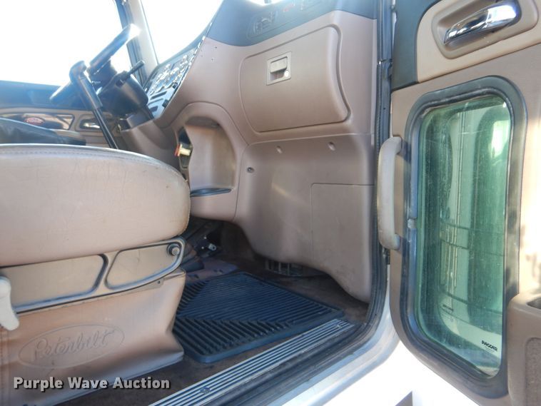 image for item DJ8572 2012 Peterbilt 389  semi truck