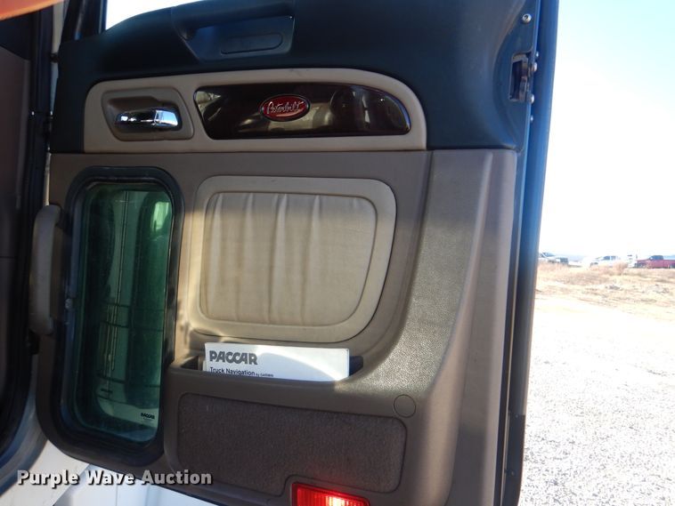 image for item DJ8572 2012 Peterbilt 389  semi truck