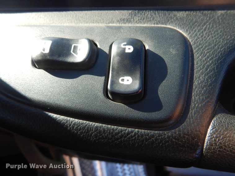 image for item DJ8572 2012 Peterbilt 389  semi truck