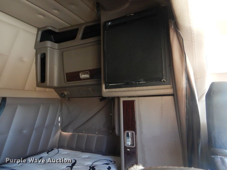 image for item DJ8572 2012 Peterbilt 389  semi truck