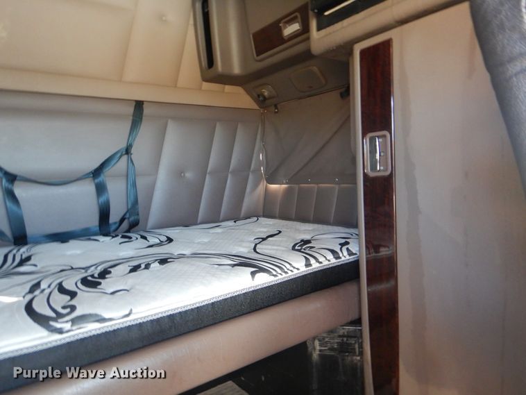 image for item DJ8572 2012 Peterbilt 389  semi truck