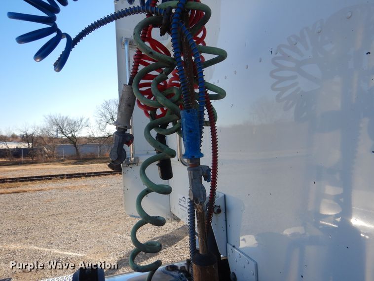 image for item DJ8572 2012 Peterbilt 389  semi truck