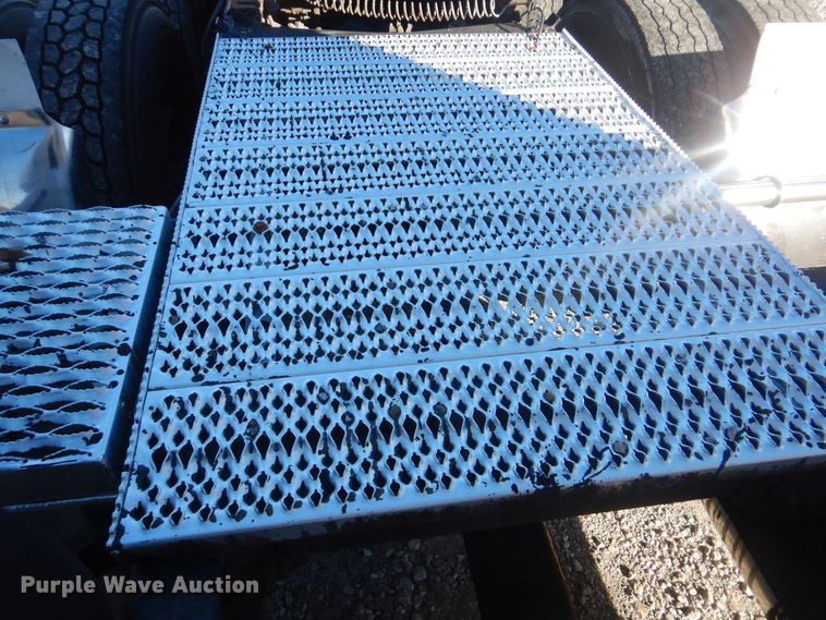 image for item DJ8572 2012 Peterbilt 389  semi truck