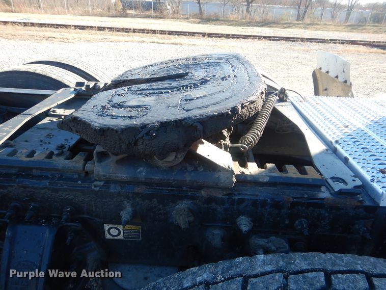 image for item DJ8572 2012 Peterbilt 389  semi truck