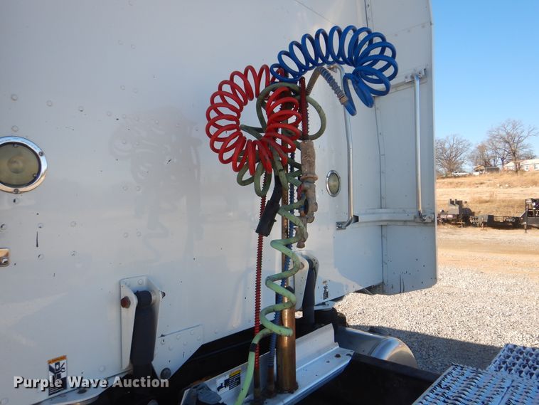 image for item DJ8572 2012 Peterbilt 389  semi truck