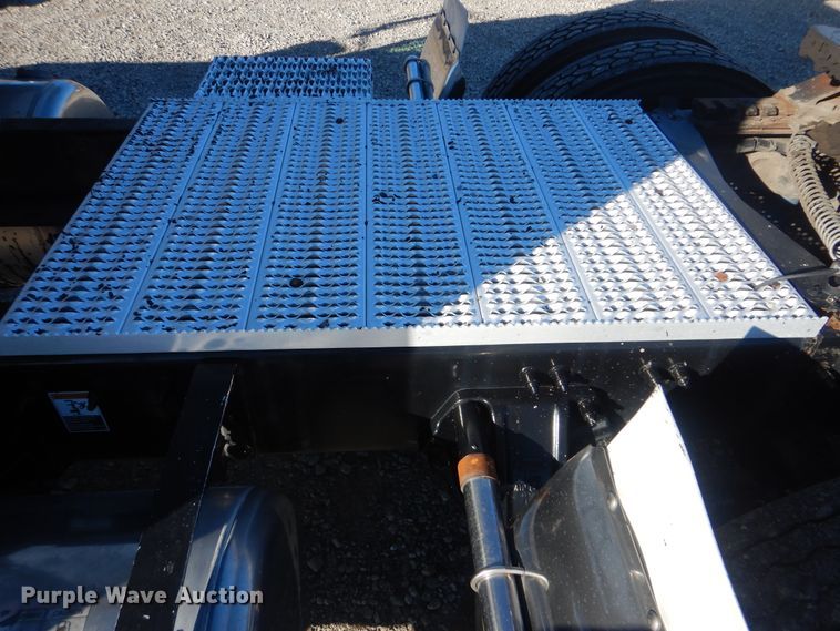 image for item DJ8572 2012 Peterbilt 389  semi truck