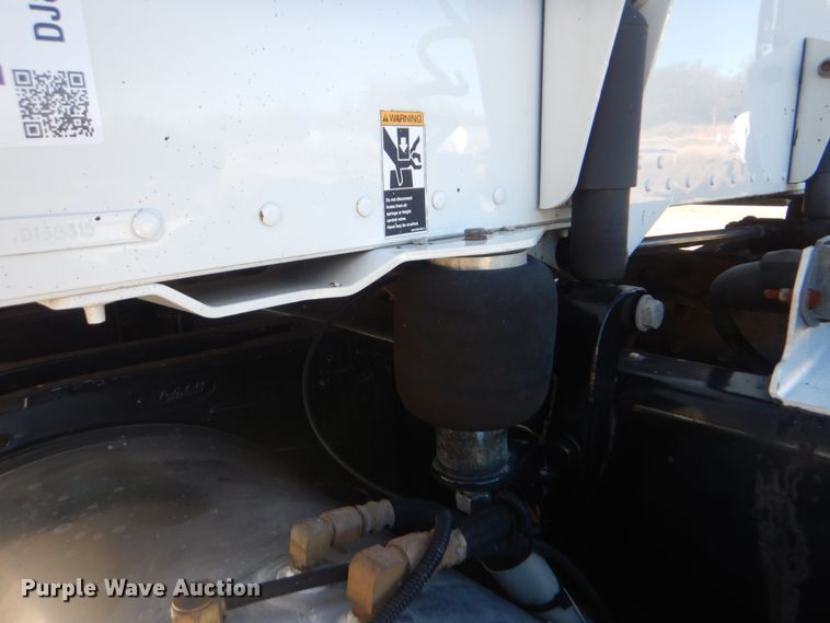 image for item DJ8572 2012 Peterbilt 389  semi truck