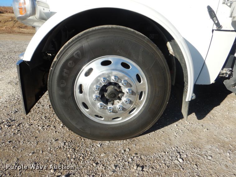 image for item DJ8572 2012 Peterbilt 389  semi truck