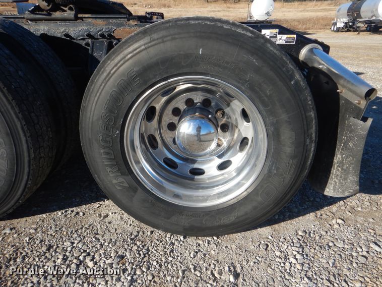 image for item DJ8572 2012 Peterbilt 389  semi truck