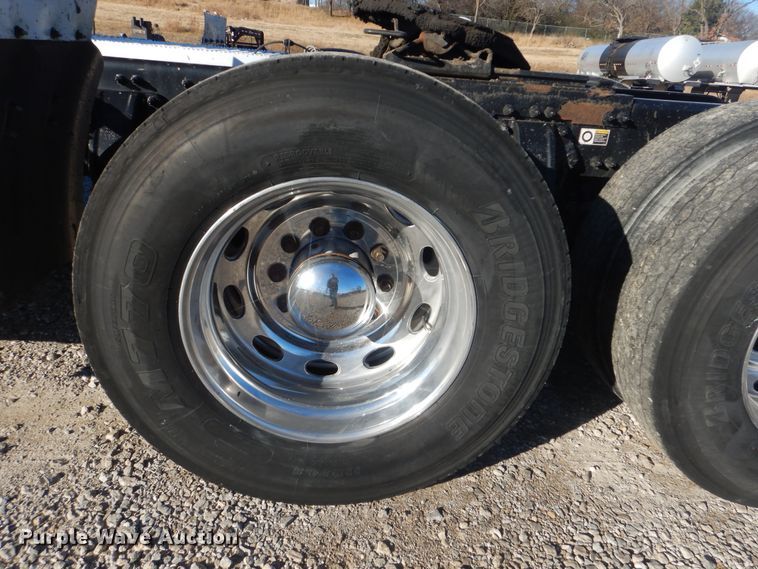 image for item DJ8572 2012 Peterbilt 389  semi truck