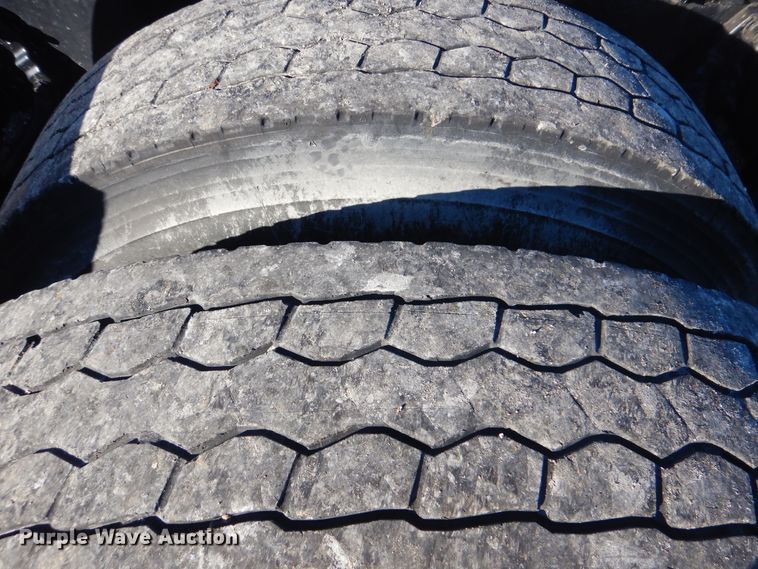 image for item DJ8572 2012 Peterbilt 389  semi truck