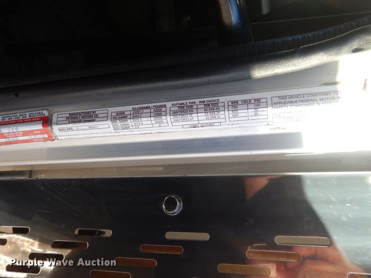 image for item DJ8572 2012 Peterbilt 389  semi truck