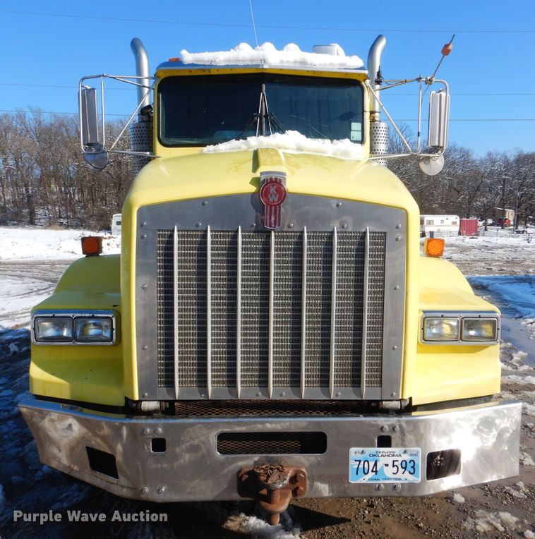 image for item DJ8576 2001 Kenworth T800  semi truck