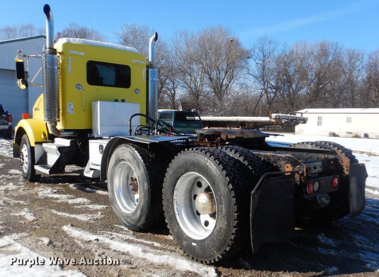 image for item DJ8576 2001 Kenworth T800  semi truck