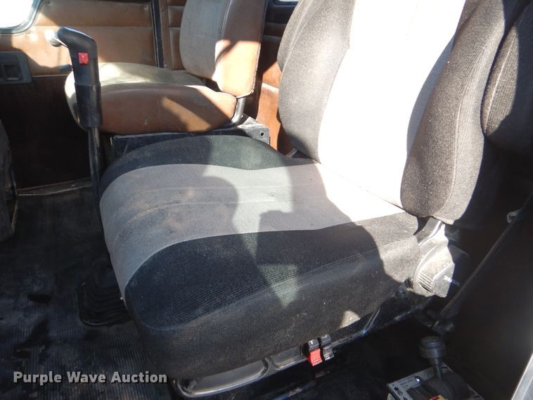 image for item DJ8576 2001 Kenworth T800  semi truck