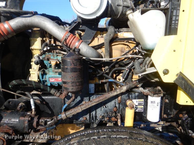 image for item DJ8576 2001 Kenworth T800  semi truck