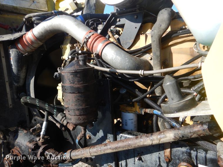 image for item DJ8576 2001 Kenworth T800  semi truck