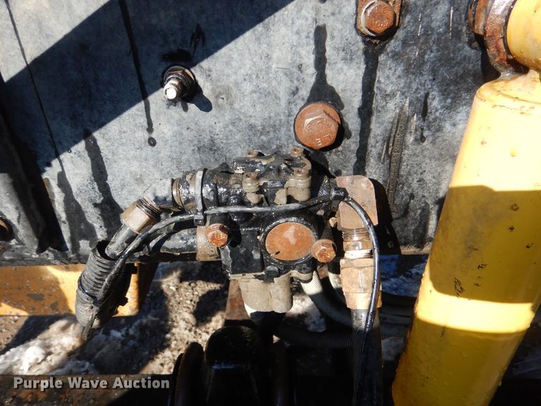 image for item DJ8576 2001 Kenworth T800  semi truck