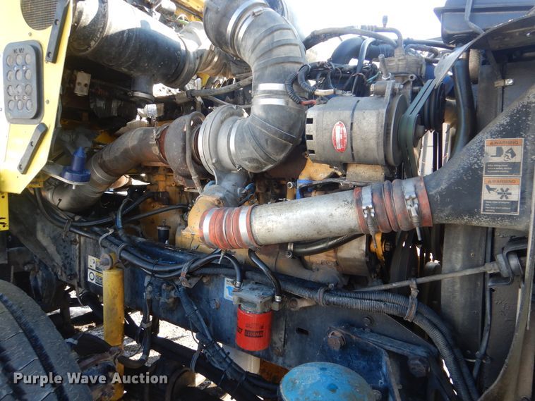 image for item DJ8576 2001 Kenworth T800  semi truck