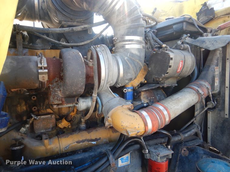 image for item DJ8576 2001 Kenworth T800  semi truck