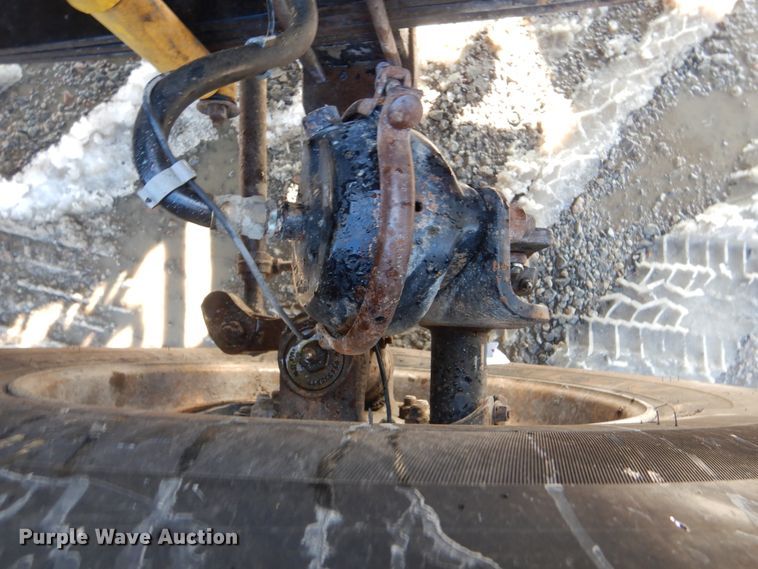 image for item DJ8576 2001 Kenworth T800  semi truck