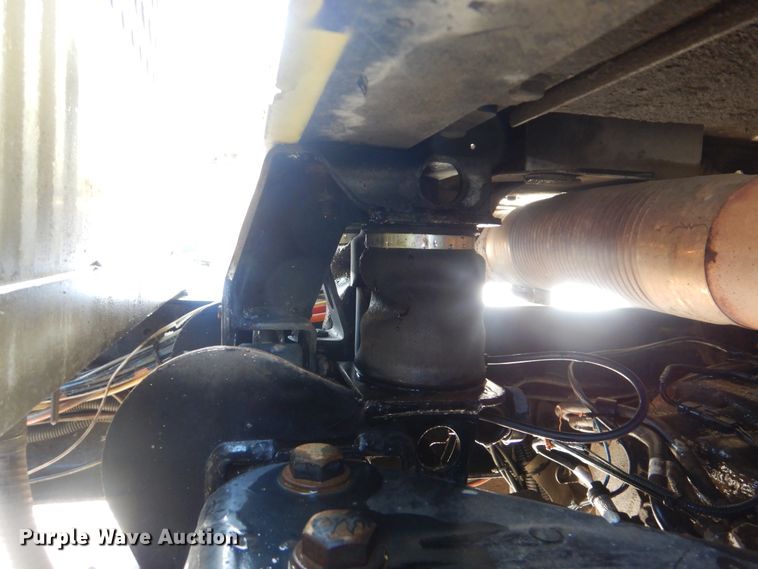 image for item DJ8576 2001 Kenworth T800  semi truck