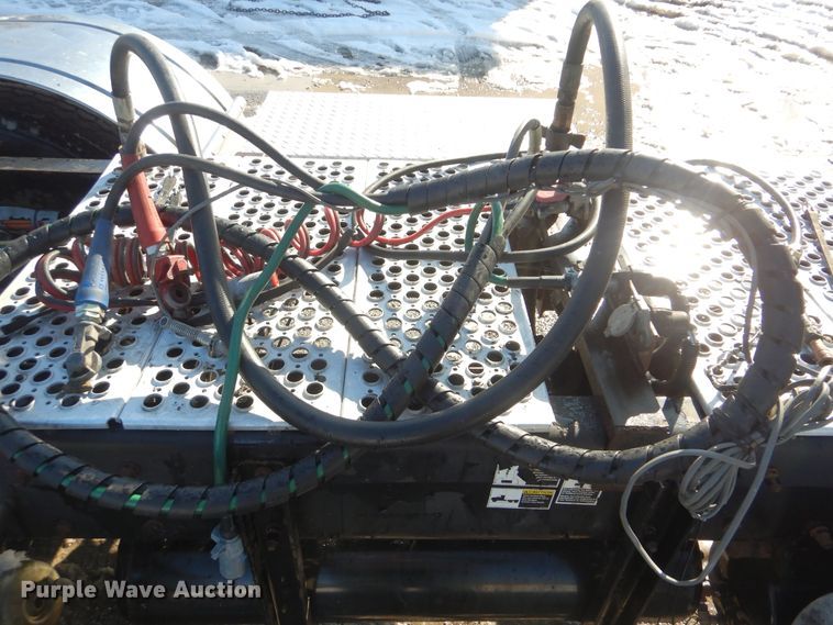 image for item DJ8576 2001 Kenworth T800  semi truck