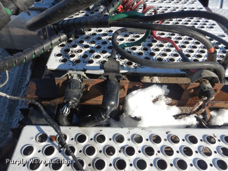 image for item DJ8576 2001 Kenworth T800  semi truck