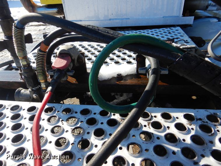 image for item DJ8576 2001 Kenworth T800  semi truck