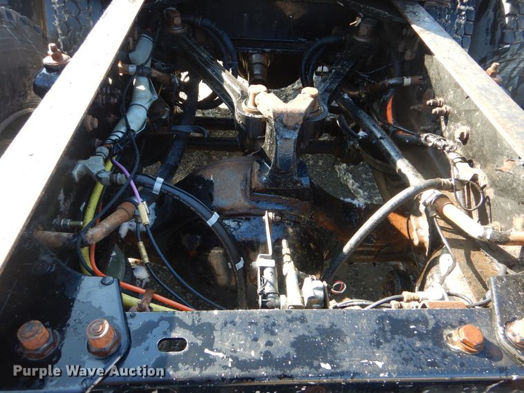 image for item DJ8576 2001 Kenworth T800  semi truck