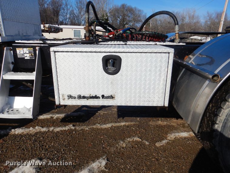 image for item DJ8576 2001 Kenworth T800  semi truck